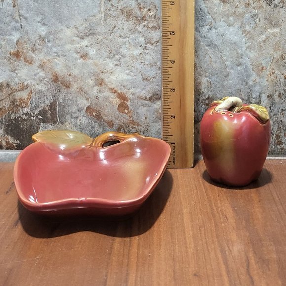 Vintage Salt and Pepper Shakers On Apple Tray - Picture 11 of 15
